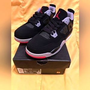 Kid's Jordan size 4